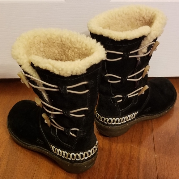 UGG Shoes - Uggs Ladies Size 6